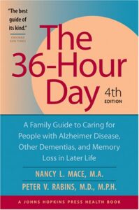 The 36-Hour Day – Guide Familial pour les Soins de la Maladie d&rsquo;Alzheimer et Démences de Nancy L. Mace et Peter V. Rabins